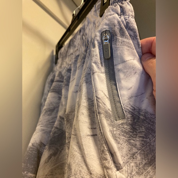 Lululemon Tracker short - Picture 3 of 5